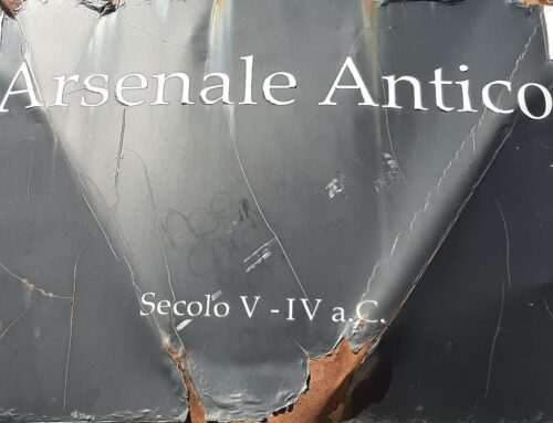 VINCIULLO – Arsenale Antico, oppure discarica di potature degli anni precedenti, con fogna a cielo aperto e altissima vegetazione spontanea?
